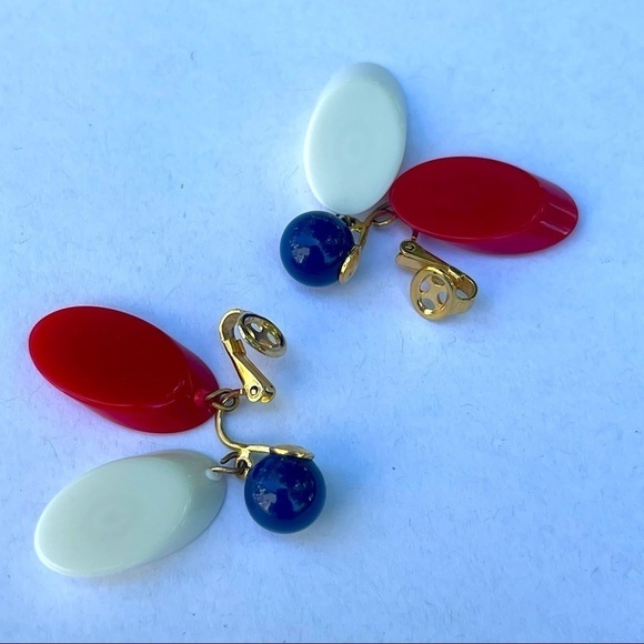 Trifari Patriotic Clip On Earrings Lucite Dangle Vintage Red White Blue - Picture 4 of 11
